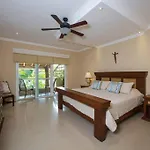 Cheerful Beach Front 3 Bedrooms Houselongo