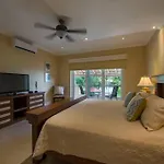 Cheerful Beach Front 3 Bedrooms Houselongo