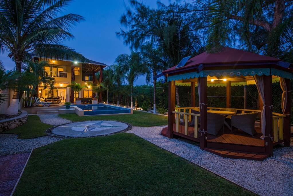 Cheerful Front 3 Bedrooms Houselongo * Isla Mujeres