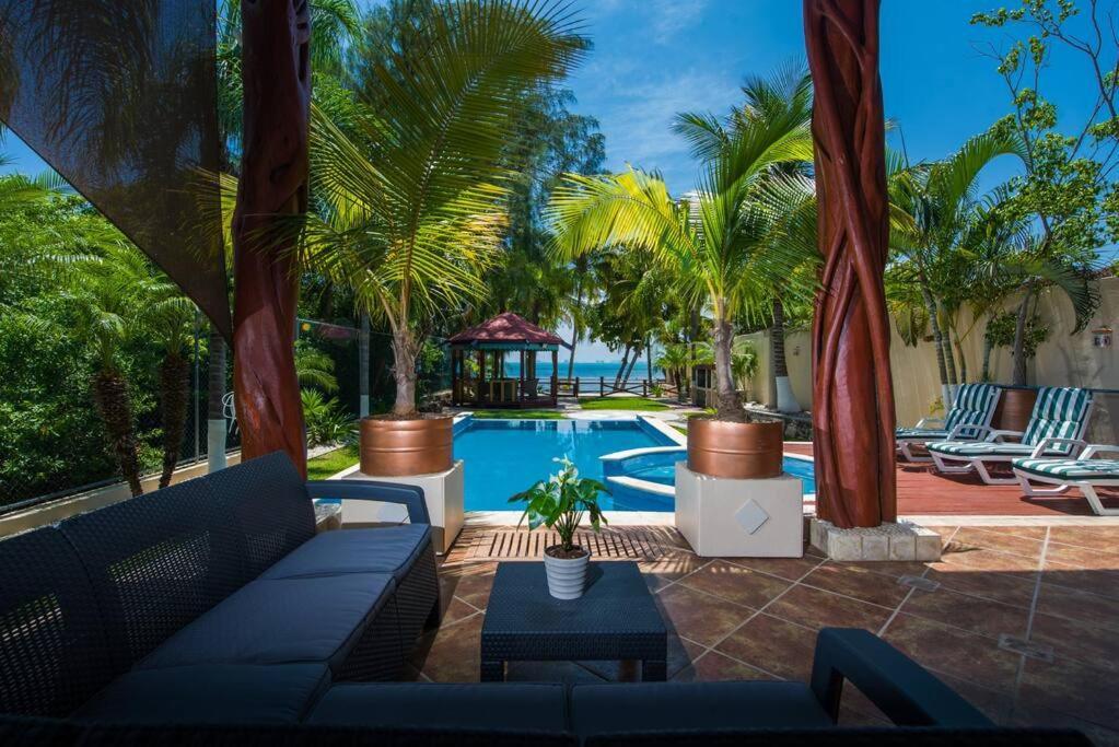 Cheerful Front 3 Bedrooms Houselongo Isla Mujeres